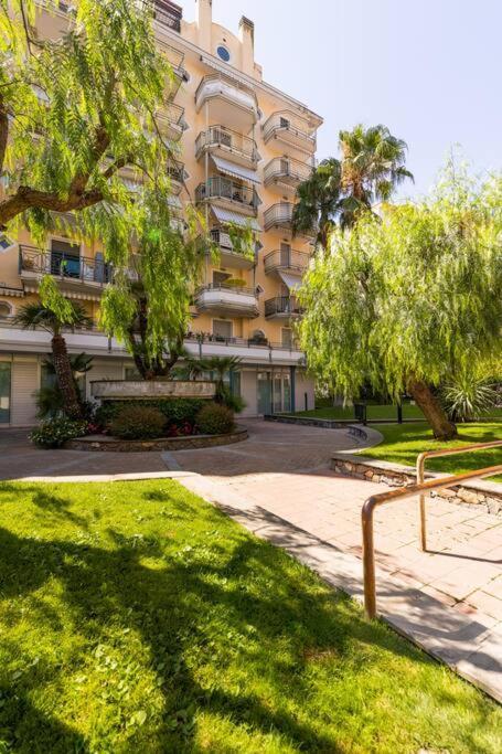 Centrale Vicino Spiagge E Ciclabile + Box-Auto ! Apartman Arma di Taggia Kültér fotó